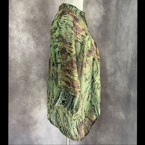 Da-Nang Collared Button Down 3/4 Sleeve Silk Top - Picture 3 of 13